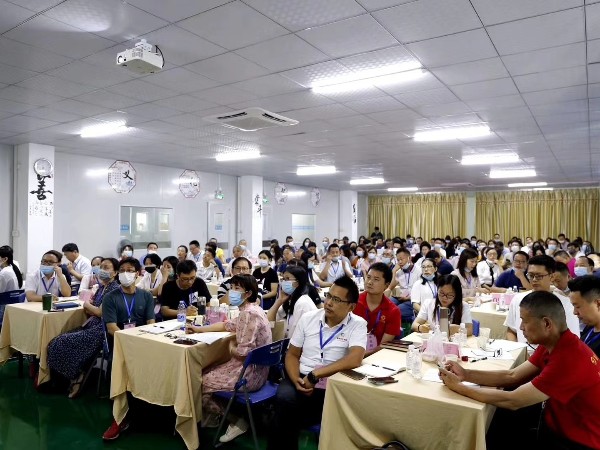 隆實(shí)想要不斷地進(jìn)步，就得活到老學(xué)到老